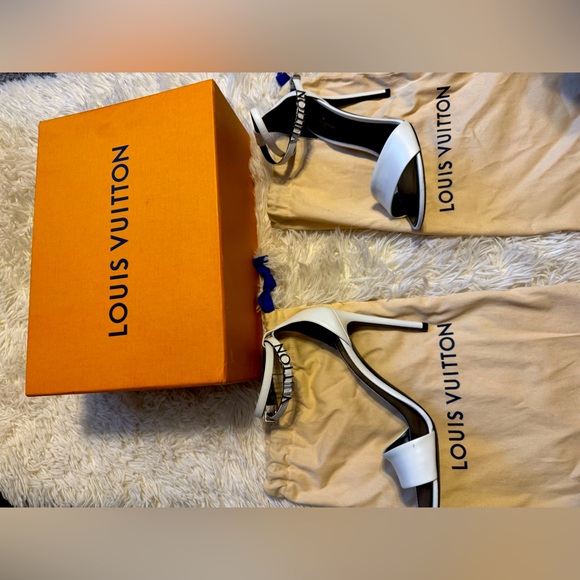 Louis Vuitton Shoes | Louis Vuitton
Calfskin Call Back Heels White Size 37 - Picture 9 of 11